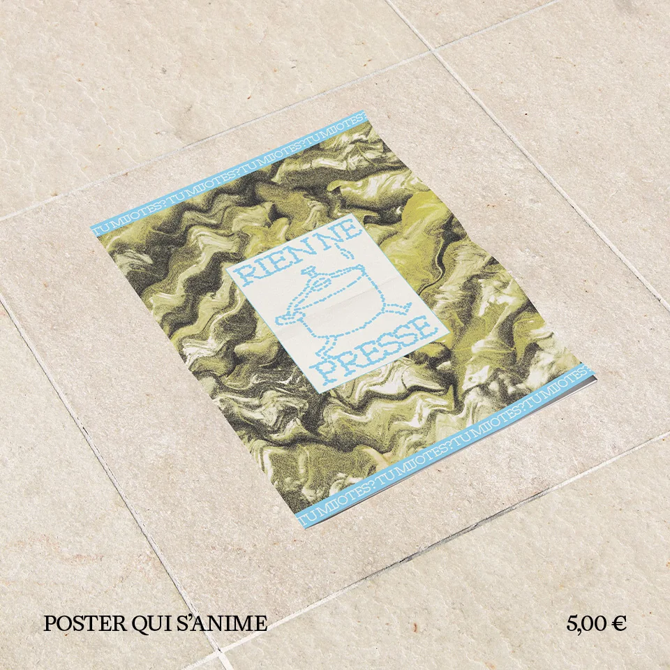 Le poster Rien ne presse posé sur un carrelage beige : une cocotte en pointillés bleus sur une marbrure olive.